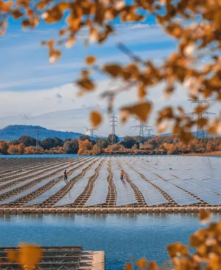 Parc solaire flottant de Peyrolles-en-Provence exploité par Boralex