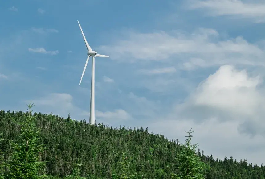 Eolienne sur une colline 